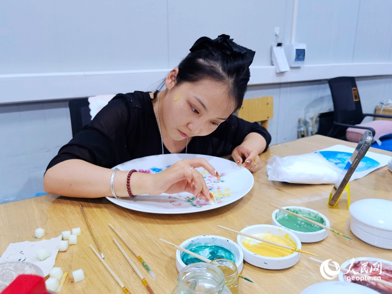 
北京肿瘤医院黄牛代挂号电话票贩子号贩子网上预约挂号,住院检查加快,【何以中国 行走河南】洛阳“牡丹”瓷上“绽放”