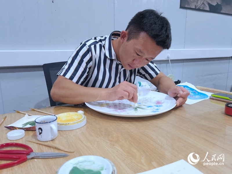 
北京肿瘤医院黄牛代挂号电话票贩子号贩子网上预约挂号,住院检查加快,【何以中国 行走河南】洛阳“牡丹”瓷上“绽放”