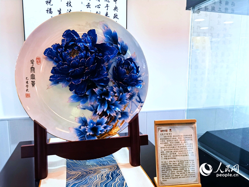 
北京肿瘤医院黄牛代挂号电话票贩子号贩子网上预约挂号,住院检查加快,【何以中国 行走河南】洛阳“牡丹”瓷上“绽放”