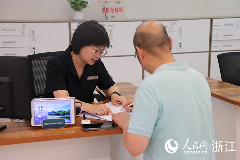 
杭州市妇幼保健院黄牛代挂号电话票贩子号贩子网上预约挂号,住院检查加快,浙江杭州：晚间办事不打烊 增值服务暖人心