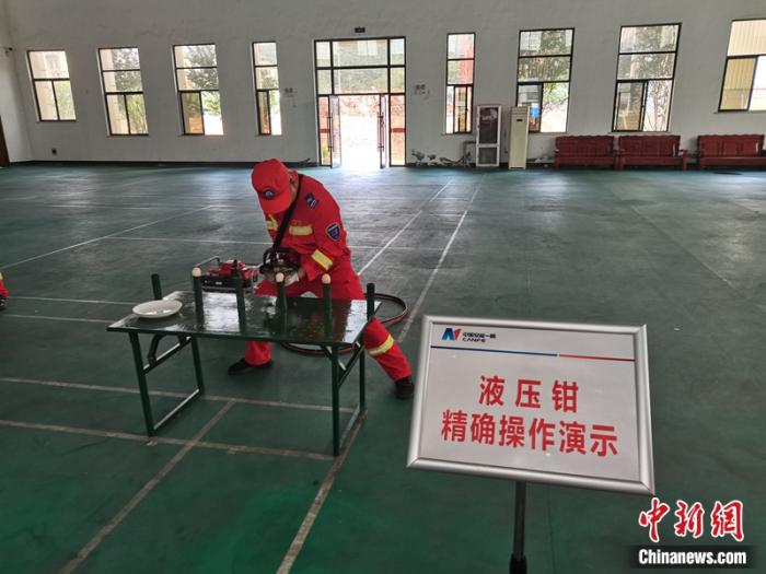 
南京鼓楼医院黄牛代挂号电话票贩子号贩子网上预约挂号,住院检查加快,【应急救援基层行】水电铁军，不褪色的“救援红”