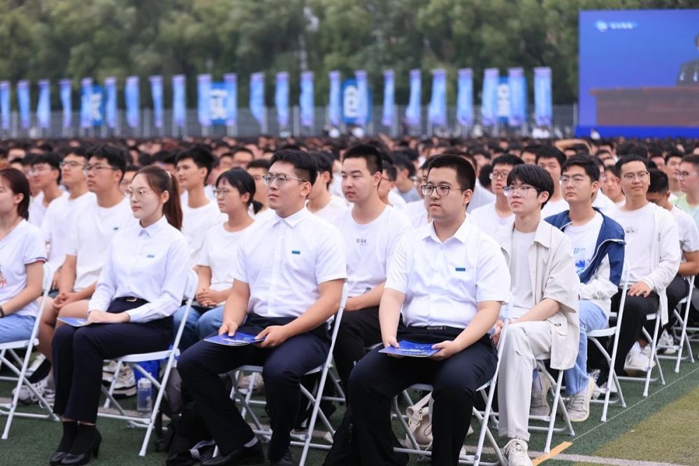 
首都医科大学附属儿童医院黄牛代挂号电话票贩子号贩子网上预约挂号,住院检查加快,心意满满 创意无限——开学季迎新观察