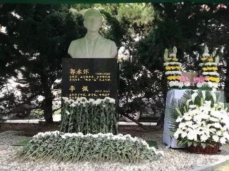 
北医六院黄牛代挂号电话票贩子号贩子网上预约挂号,住院检查加快,最新 | 一张被剪掉的全家福，为什么看哭了所有人？