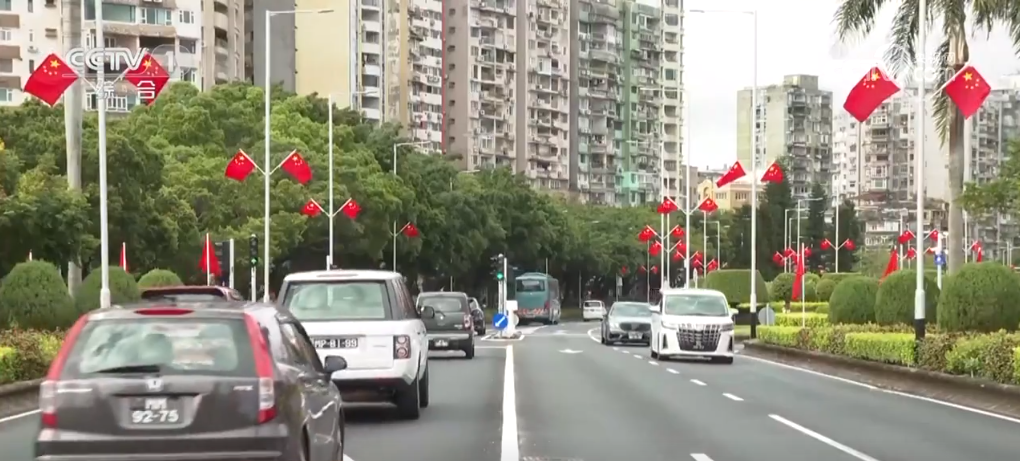 
北京广安门中医院黄牛代挂号电话票贩子号贩子网上预约挂号,住院检查加快,国旗红、鲜花艳 各地装扮一新喜迎新中国成立75周年