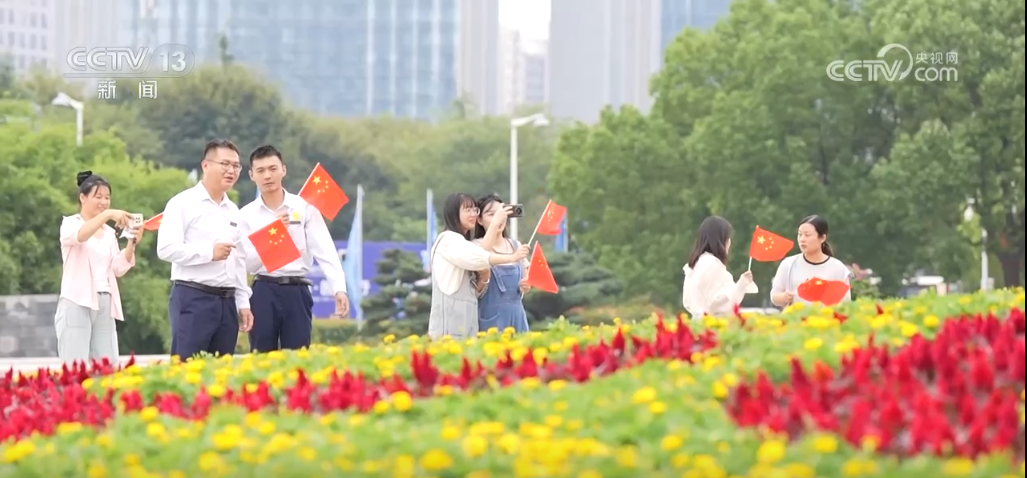 
北京广安门中医院黄牛代挂号电话票贩子号贩子网上预约挂号,住院检查加快,国旗红、鲜花艳 各地装扮一新喜迎新中国成立75周年