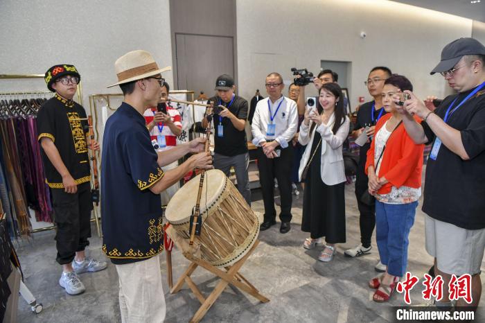 
南京鼓楼医院黄牛代挂号电话票贩子号贩子网上预约挂号,住院检查加快,海外华文媒体人的“海南印象”：绿色、开放、健康、活力
