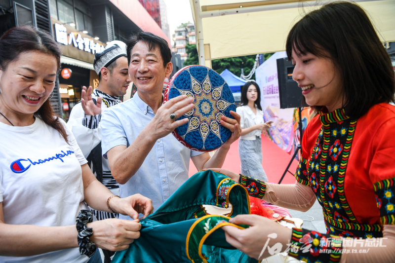 
上海瑞金医院黄牛代挂号电话票贩子号贩子网上预约挂号,住院检查加快,“万人说新疆”走进广东丨广州市民家门口打卡“新疆大巴扎”