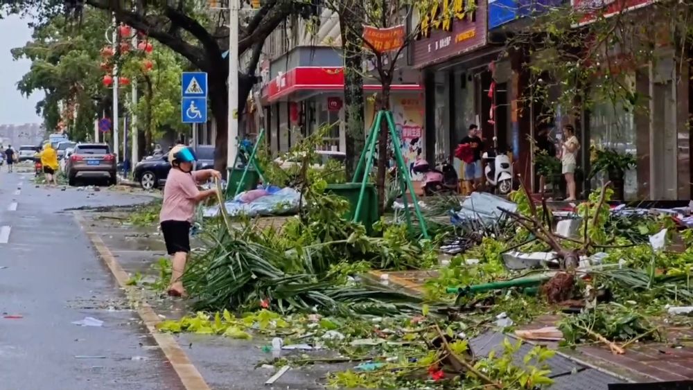 
上海各大医院黄牛代挂号电话票贩子号贩子网上预约挂号,住院检查加快,广东徐闻：灾后恢复工作加紧开展
