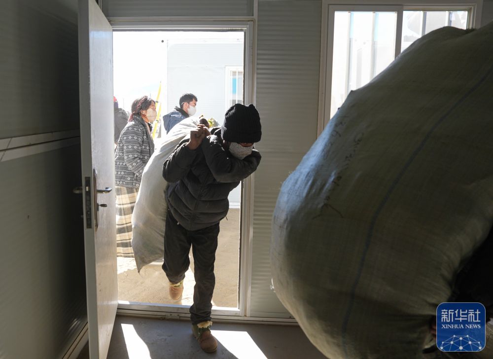 
上海各大医院黄牛代挂号电话票贩子号贩子网上预约挂号,住院检查加快,定日县6.8级地震 | 首批受灾群众搬入板房