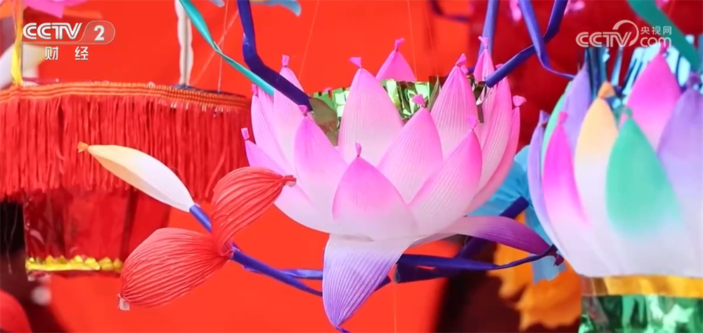 
南京各大医院黄牛代挂号电话票贩子号贩子网上预约挂号,住院检查加快,各地市场产销两旺腾起浓浓“烟火气” “年货经济”释放强大消费潜力