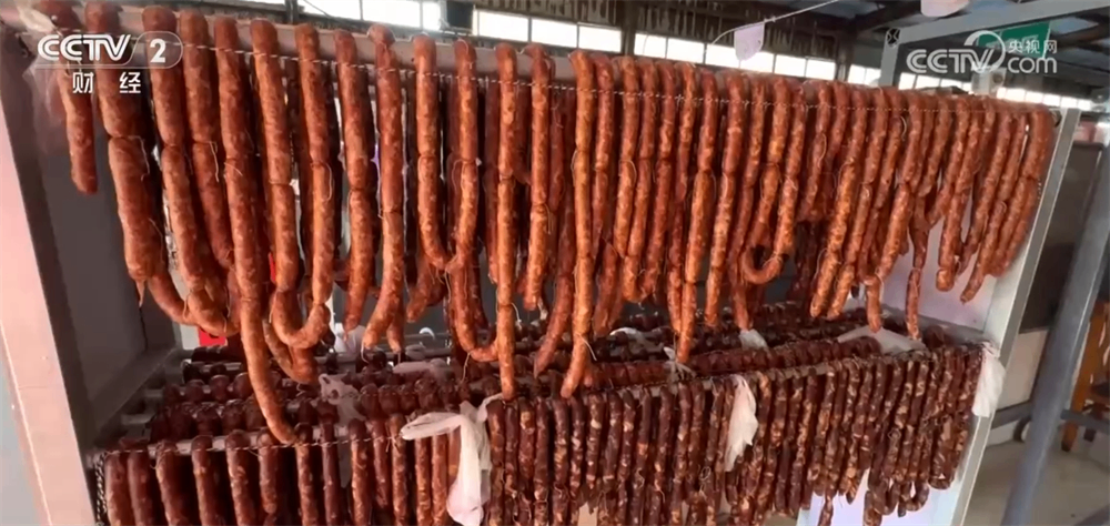 
南京各大医院黄牛代挂号电话票贩子号贩子网上预约挂号,住院检查加快,各地市场产销两旺腾起浓浓“烟火气” “年货经济”释放强大消费潜力