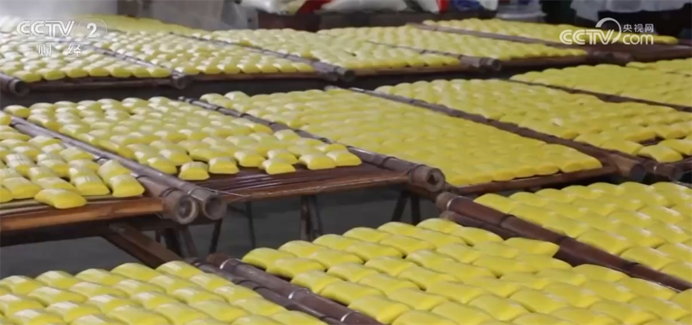 
南京各大医院黄牛代挂号电话票贩子号贩子网上预约挂号,住院检查加快,各地市场产销两旺腾起浓浓“烟火气” “年货经济”释放强大消费潜力