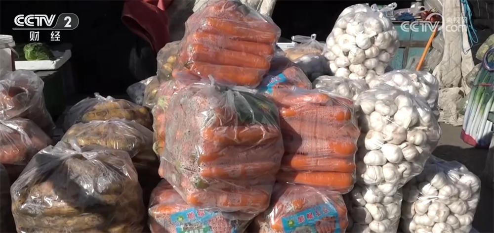 
南京各大医院黄牛代挂号电话票贩子号贩子网上预约挂号,住院检查加快,各地市场产销两旺腾起浓浓“烟火气” “年货经济”释放强大消费潜力