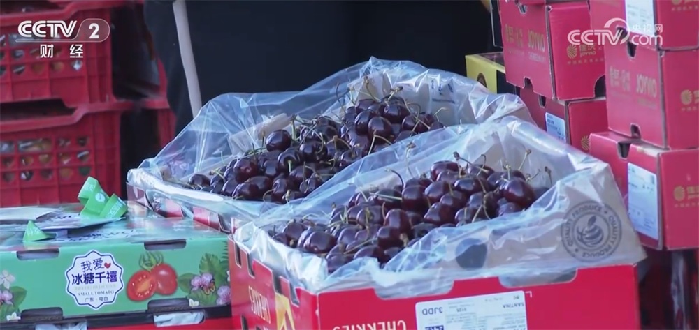 
南京各大医院黄牛代挂号电话票贩子号贩子网上预约挂号,住院检查加快,各地市场产销两旺腾起浓浓“烟火气” “年货经济”释放强大消费潜力