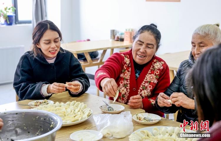 
北京协和医院黄牛代挂号电话票贩子号贩子网上预约挂号,住院检查加快,（新春走基层）新疆乌什有一个“幸福村”