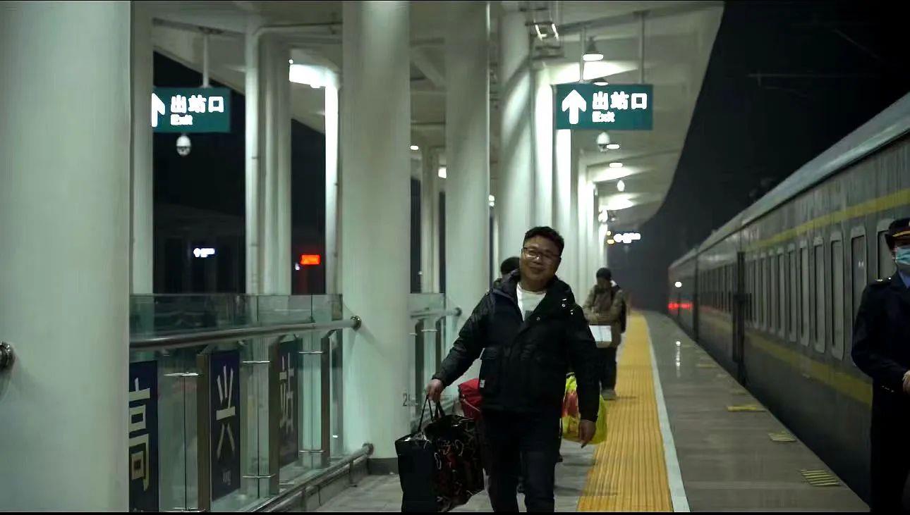 
上海各大医院黄牛代挂号电话票贩子号贩子网上预约挂号,住院检查加快,“前方到站：高兴站！”首趟务工返乡专列已抵达“快乐星球本部”