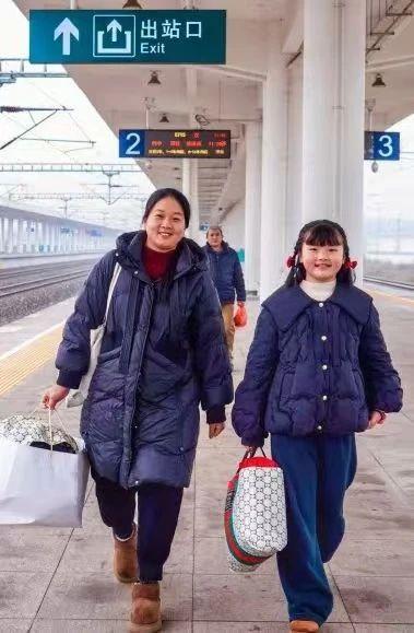 
上海各大医院黄牛代挂号电话票贩子号贩子网上预约挂号,住院检查加快,“前方到站：高兴站！”首趟务工返乡专列已抵达“快乐星球本部”