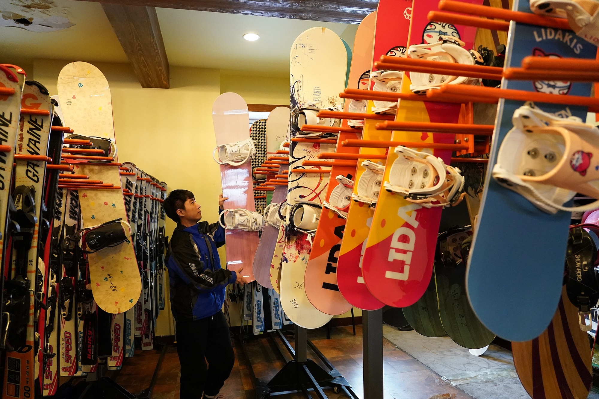 
北医六院黄牛代挂号电话票贩子号贩子网上预约挂号,住院检查加快,一习话·冰雪春天丨“发展冰雪产业，丰富群众冰雪赛事活动”