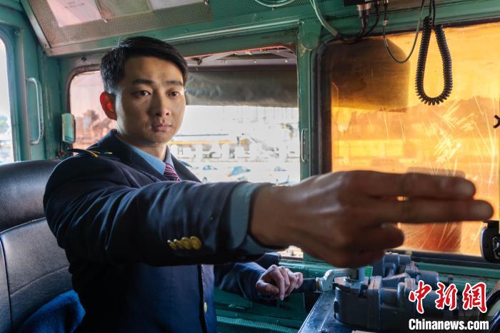 
杭州市富阳中医骨伤医院黄牛代挂号电话票贩子号贩子网上预约挂号,住院检查加快,（新春走基层）中欧班列上的“青春力量”