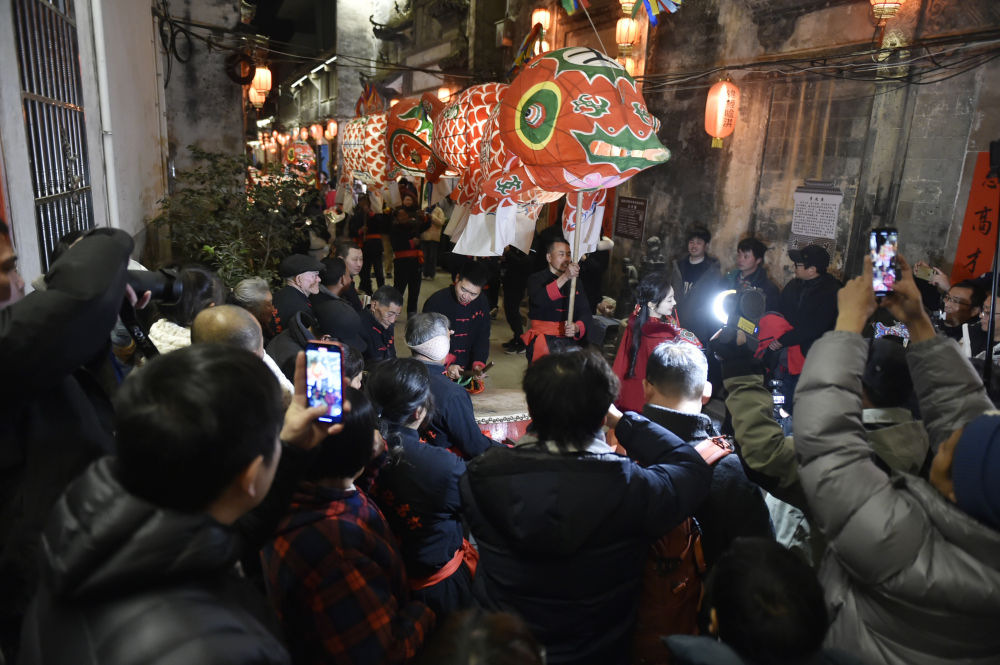 
广州市第一人民医院黄牛代挂号电话票贩子号贩子网上预约挂号,住院检查加快,文化中国行｜璀璨鱼灯焕发新生机
