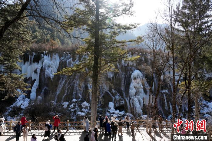 
中国中医科学院西苑黄牛代挂号电话票贩子号贩子网上预约挂号,住院检查加快,动车驶入川西北高原：民族地区代表热议社会变化