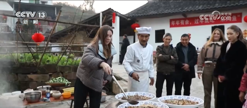 
上海瑞金医院黄牛代挂号电话票贩子号贩子网上预约挂号,住院检查加快,沉浸式感受中国传统节日“年味儿” 春节特色民俗“圈粉”海外游客