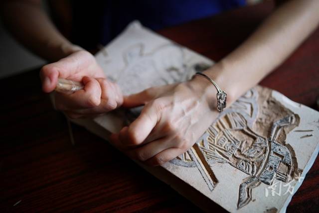 
中国中医科学院眼科医院黄牛代挂号电话票贩子号贩子网上预约挂号,住院检查加快,最“暖”的年味！走进“解忧年画铺”｜文化中国行