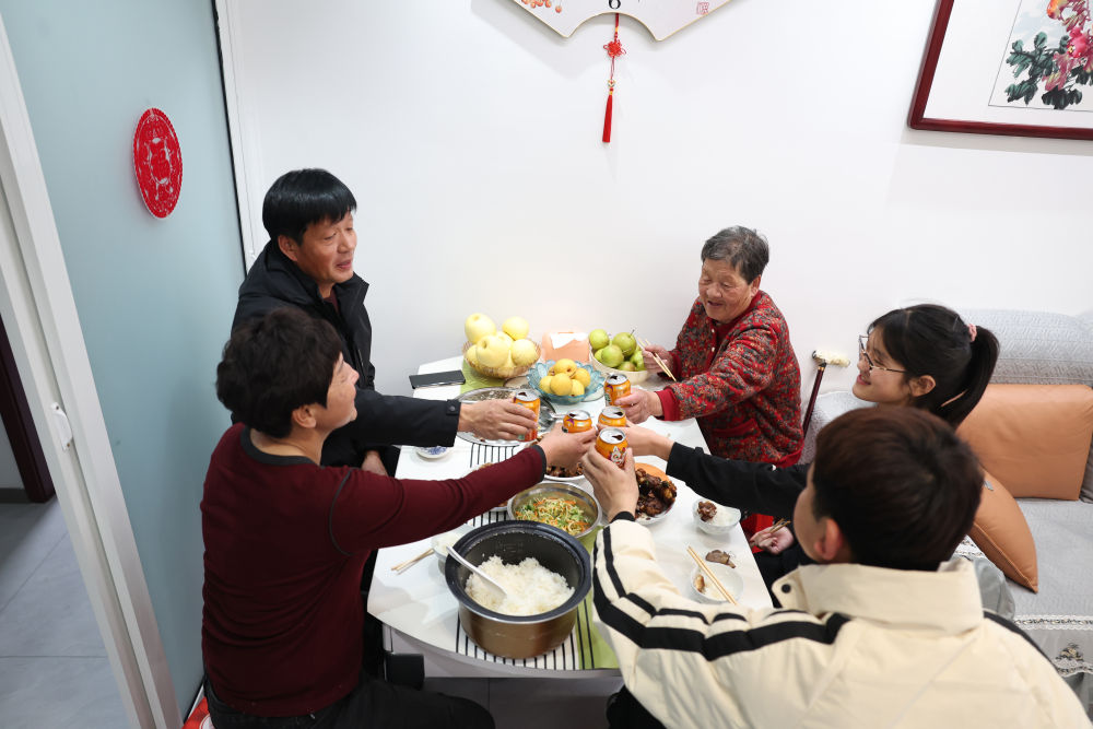 
浙江省人民医院黄牛代挂号电话票贩子号贩子网上预约挂号,住院检查加快,特写：奇迹般的新生活