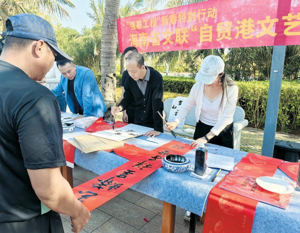 
空军特色医学中心黄牛代挂号电话票贩子号贩子网上预约挂号,住院检查加快,新春走基层丨春联送上七连屿