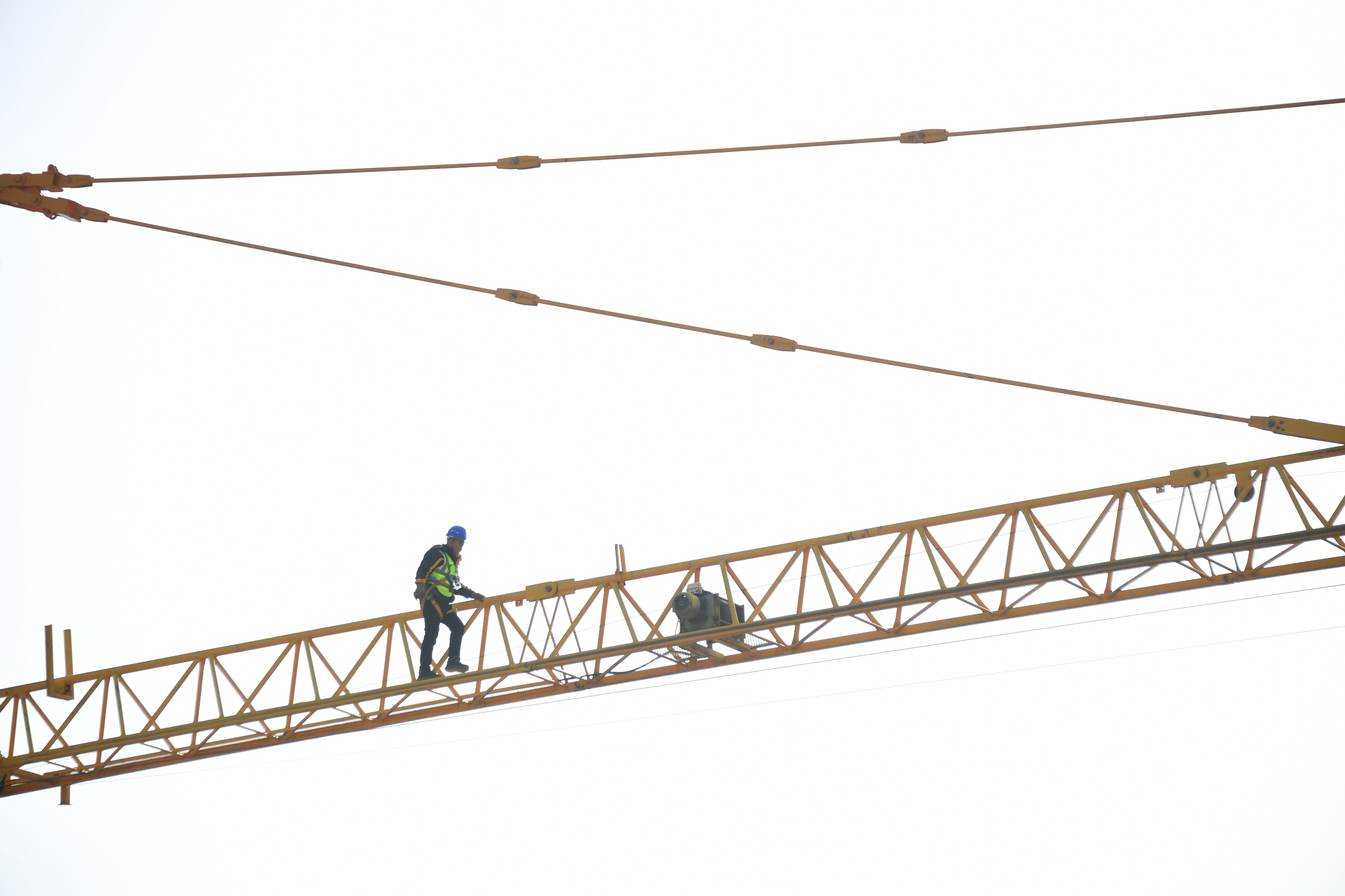 
成都华西医院黄牛代挂号电话票贩子号贩子网上预约挂号,住院检查加快,【新春走基层】钢铁巨人肩上的“卫士”