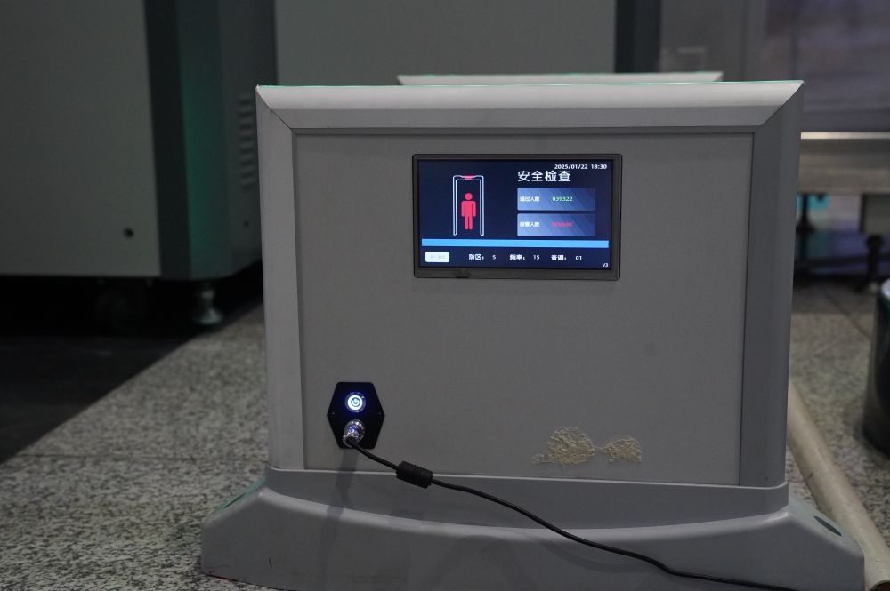 
上海各大医院黄牛代挂号电话票贩子号贩子网上预约挂号,住院检查加快,春运·小事中的改革｜90岁老站从“体力活”转型“脑力活”