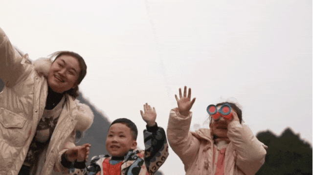 上海中山医院黄牛代挂号电话票贩子号贩子网上预约挂号,住院检查加快,40秒团聚!近在咫尺却无法拥抱……