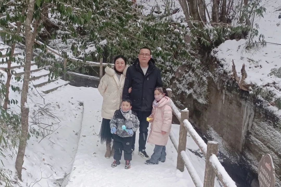 
上海中山医院黄牛代挂号电话票贩子号贩子网上预约挂号,住院检查加快,40秒团聚！近在咫尺却无法拥抱……