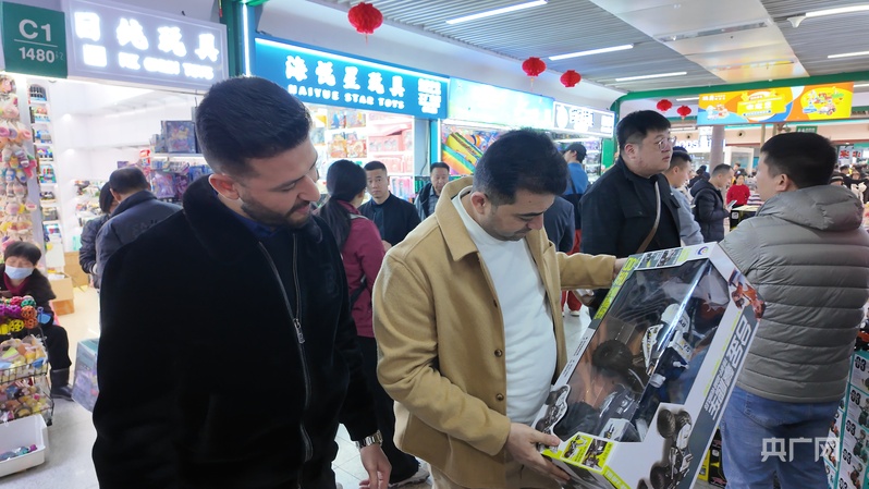 
广州各大医院黄牛代挂号电话票贩子号贩子网上预约挂号,住院检查加快,大市场看中国年丨逛“世界超市” 国际友人喜迎新春