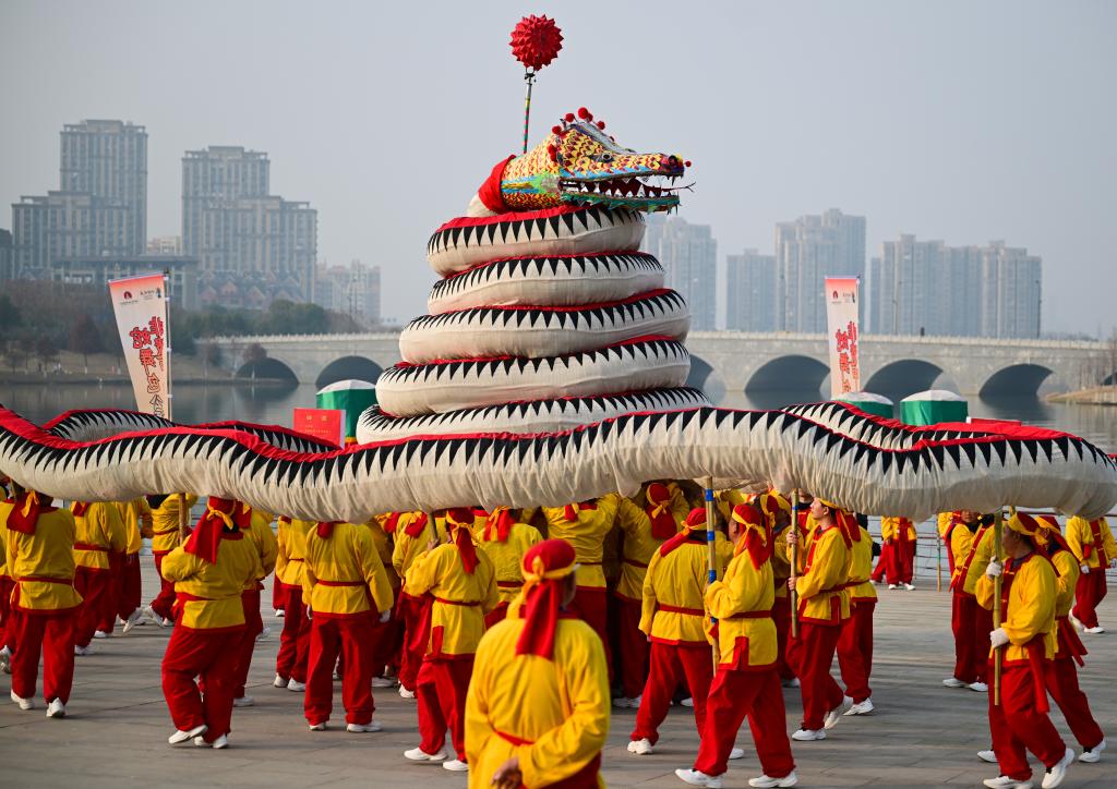 
南京市中医院黄牛代挂号电话票贩子号贩子网上预约挂号,住院检查加快,文旅新探丨六百岁蛇灯舞动乡土情