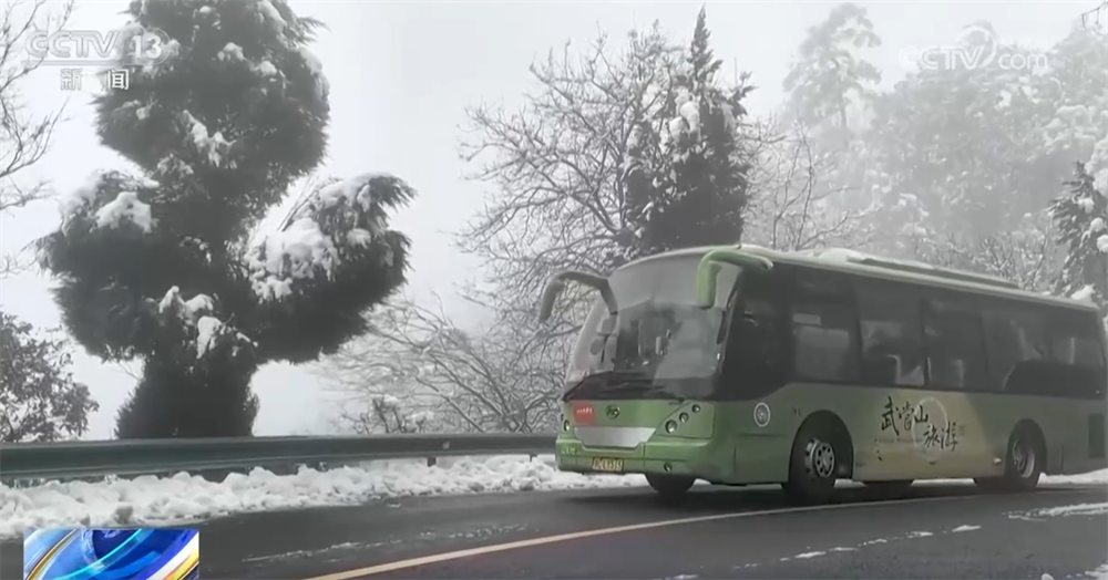 
南京各大医院黄牛代挂号电话票贩子号贩子网上预约挂号,住院检查加快,铲冰除雪、压速带道、“人工+机械”……各地积极应对寒潮 保通保畅保安全