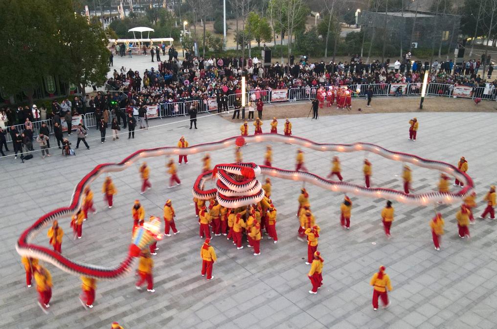 
南京市中医院黄牛代挂号电话票贩子号贩子网上预约挂号,住院检查加快,文旅新探丨六百岁蛇灯舞动乡土情