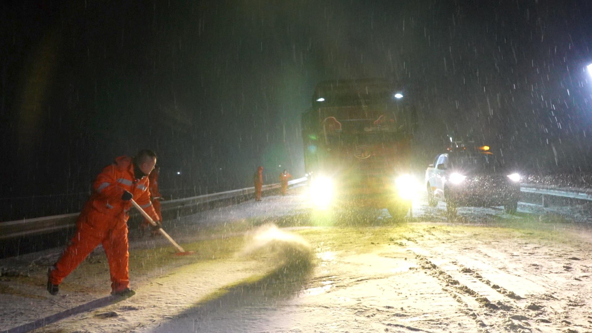 
北京大学人民医院黄牛代挂号电话票贩子号贩子网上预约挂号,住院检查加快,新春走基层丨零下25℃！连夜除雪乌鞘岭