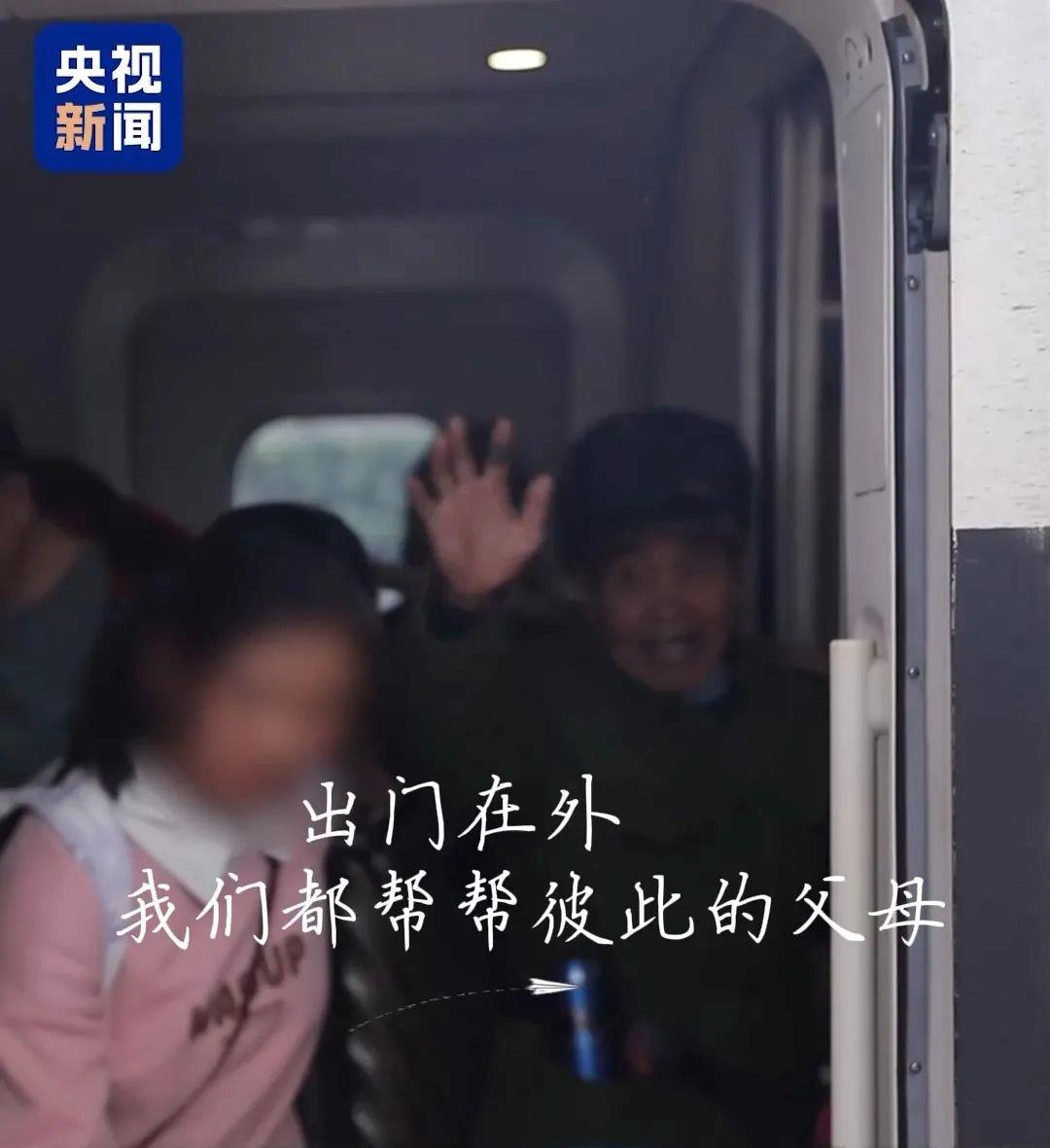 
天津肿瘤医院黄牛代挂号电话票贩子号贩子网上预约挂号,住院检查加快,77岁老人拿手写“车票”乘高铁？后续来了