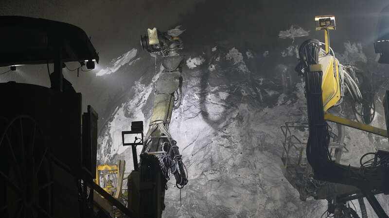 
天津各大医院黄牛代挂号电话票贩子号贩子网上预约挂号,住院检查加快,新春走基层·巡礼新工程｜天山下的掘进不停歇