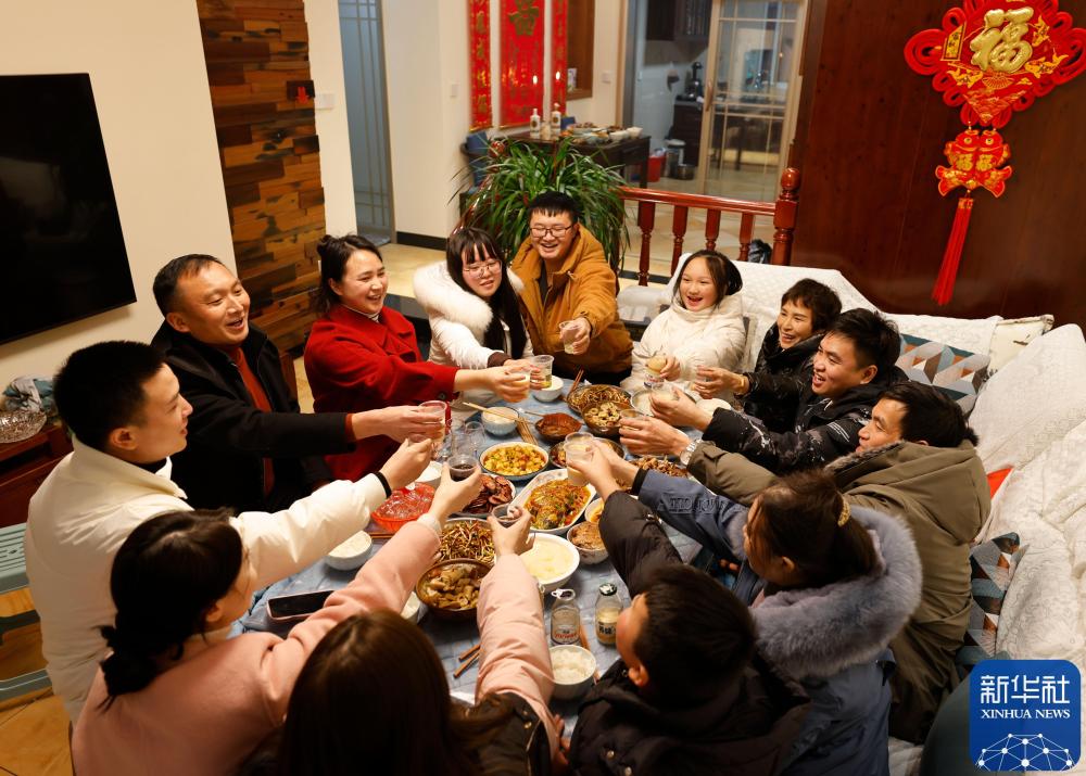 
北京朝阳医院黄牛代挂号电话票贩子号贩子网上预约挂号,住院检查加快,时光相册丨我们的春节·吃年夜饭喽！