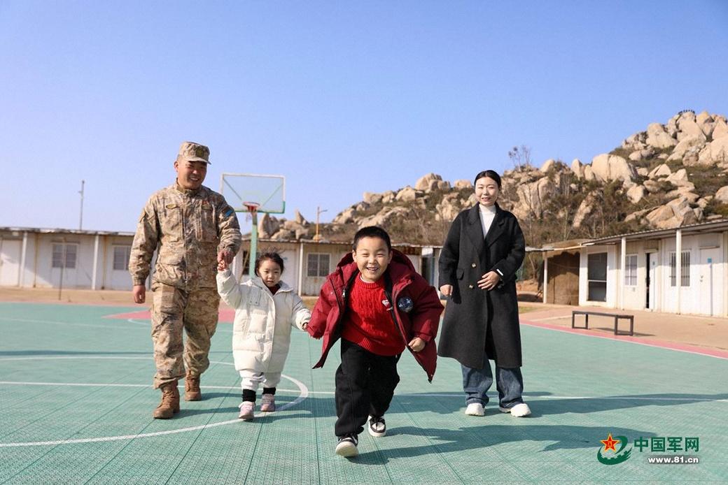 
杭州中医院黄牛代挂号电话票贩子号贩子网上预约挂号,住院检查加快,新春走军营丨家属来队过年，这是一份属于军营的团圆