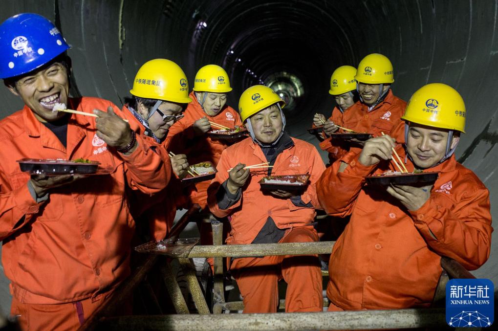 
北京朝阳医院黄牛代挂号电话票贩子号贩子网上预约挂号,住院检查加快,时光相册丨我们的春节·吃年夜饭喽！