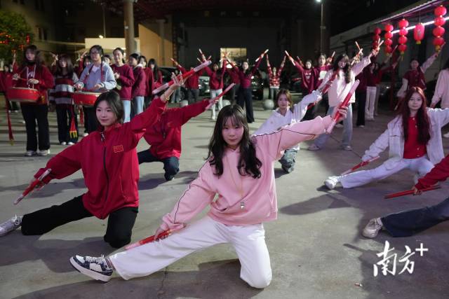 
北京大学第一医院黄牛代挂号电话票贩子号贩子网上预约挂号,住院检查加快,开箱！将启程欧洲的汕头英歌队，行李箱装满“中国年味”| 文化中国行