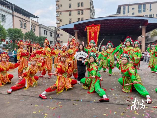 
北京大学第一医院黄牛代挂号电话票贩子号贩子网上预约挂号,住院检查加快,开箱！将启程欧洲的汕头英歌队，行李箱装满“中国年味”| 文化中国行