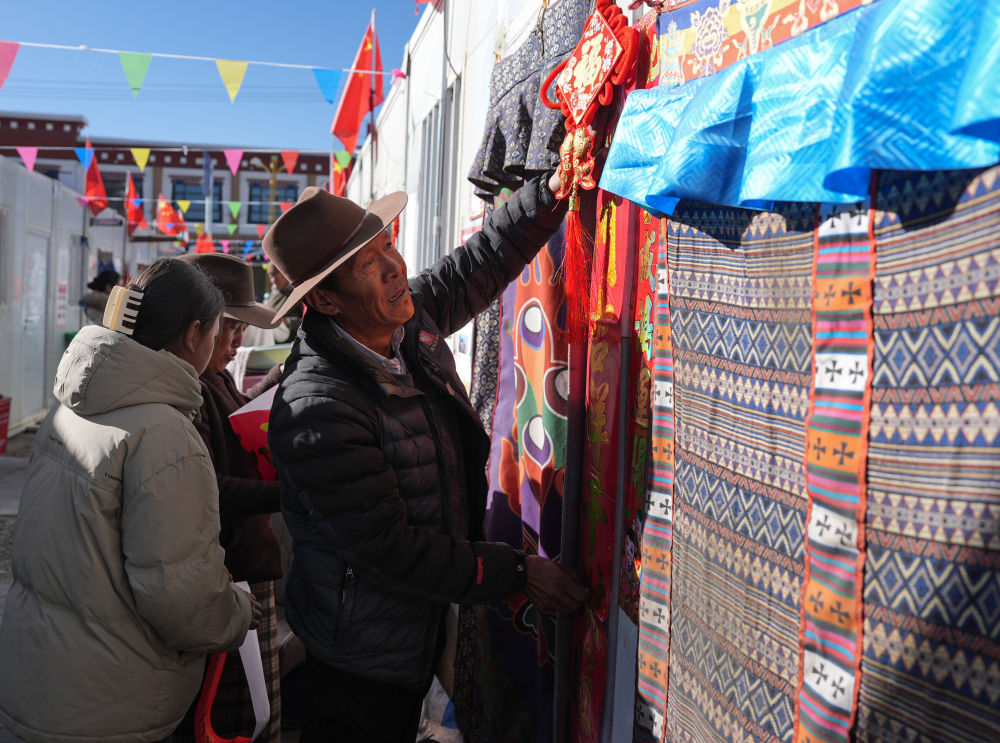 
首都医科大学附属天坛医院黄牛代挂号电话票贩子号贩子网上预约挂号,住院检查加快,新春走基层·风雪高原行|安置点里的新年味道