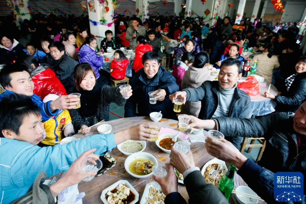 
北京朝阳医院黄牛代挂号电话票贩子号贩子网上预约挂号,住院检查加快,时光相册丨我们的春节·吃年夜饭喽！