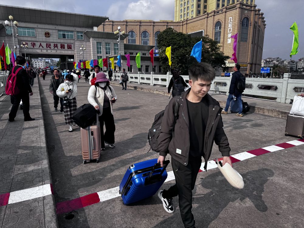 
首都医科大学附属安贞医院黄牛代挂号电话票贩子号贩子网上预约挂号,住院检查加快,新春走基层丨乐享健康“跨境游”