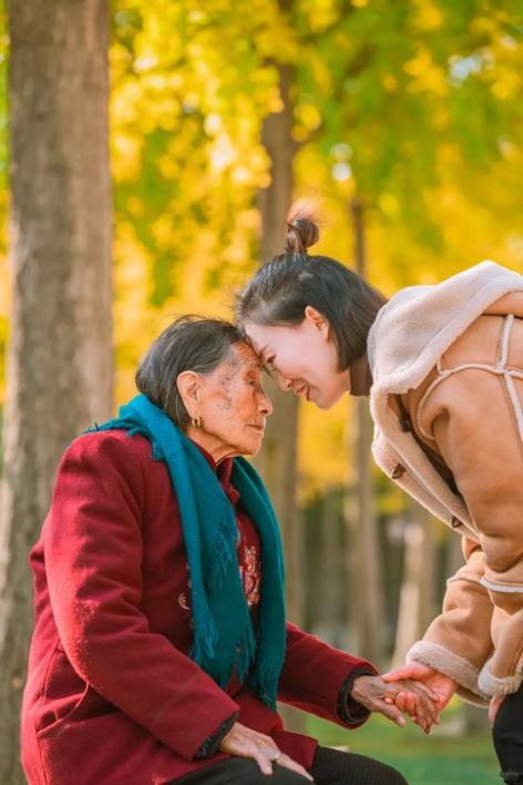 
上海肿瘤医院黄牛代挂号电话票贩子号贩子网上预约挂号,住院检查加快,爱你的人，会记得你的一切——2025年春节公益广告《奶奶的日历》