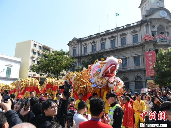 
空军特色医学中心黄牛代挂号电话票贩子号贩子网上预约挂号,住院检查加快,（新春见闻）特写：大三巴前春意“闹” 龙腾狮跃贺新年